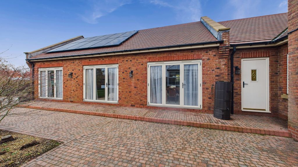 Property photo 1 of 23 Cam02351G0-Pr0089-Still025 (1)