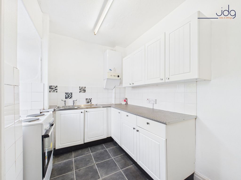 Property photo 3 of 11 Kitchen