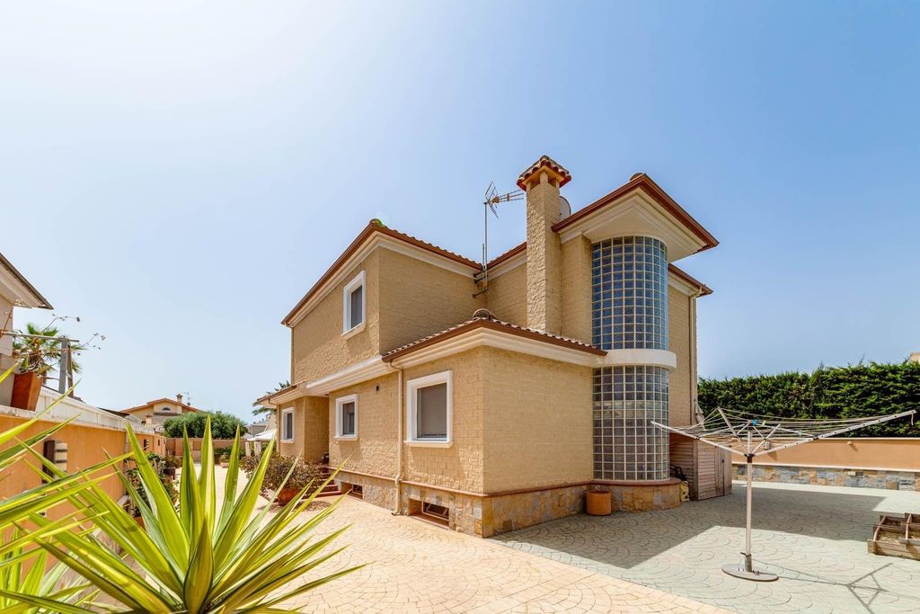 Property photo 1 of 50