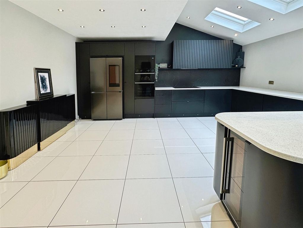 Property photo 2 of 46 Living Kitchen