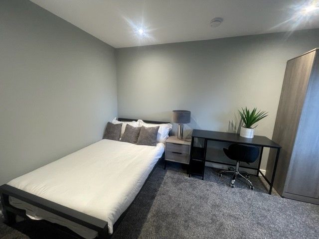 Property photo 2 of 5 Bedroom