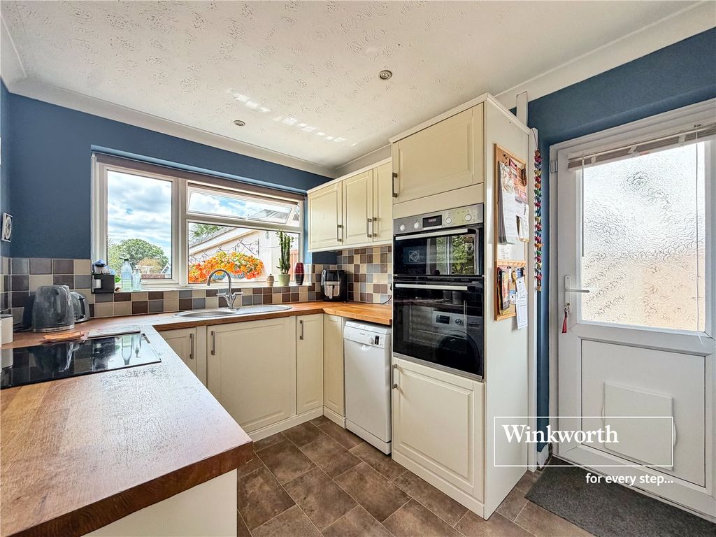 Property photo 3 of 16 Picture No. 13
