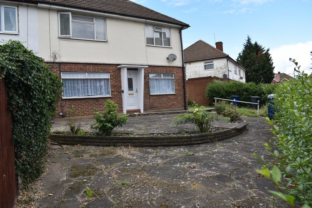 Property photo 1 of 12 2 Bedroom Flat With Garden & Parking €“ Northolt, Ub5