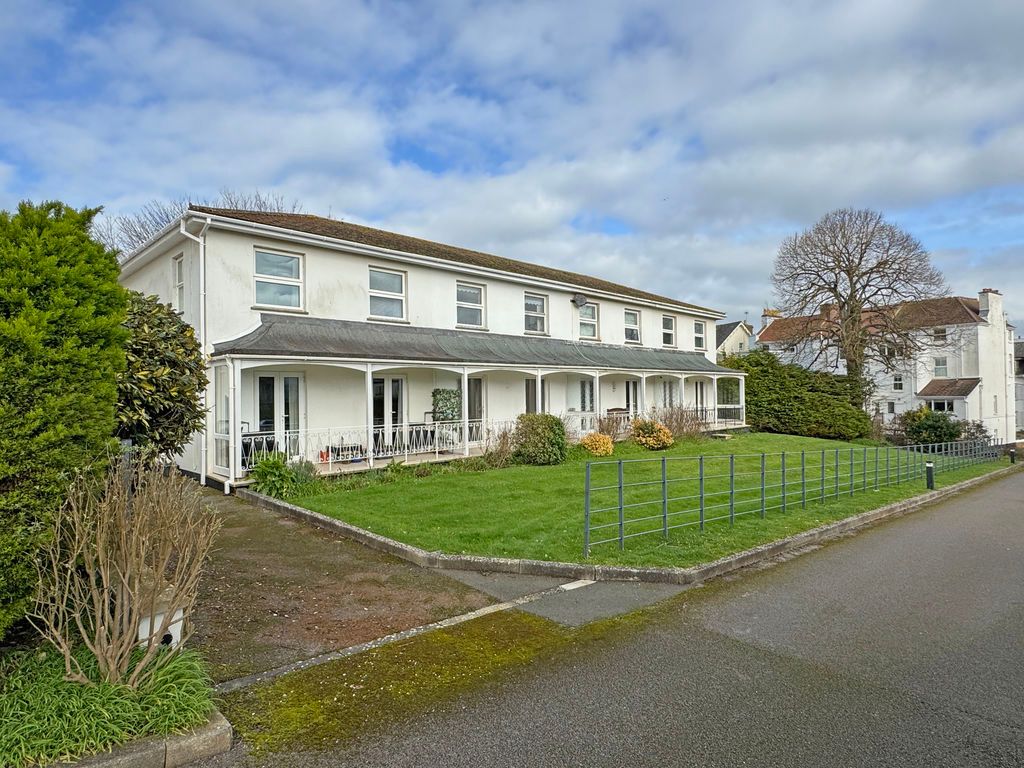 Property photo 1 of 14 Photo 4