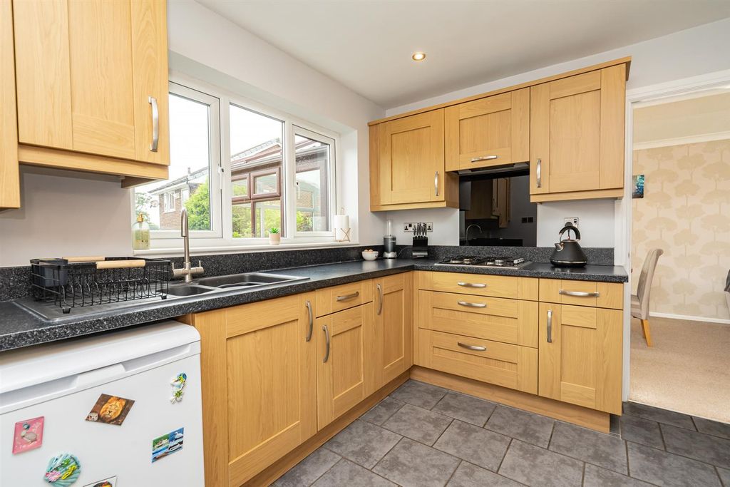 Property photo 3 of 26 Kitchen