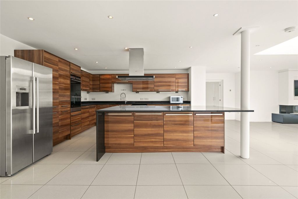 Property photo 3 of 21 Picture No. 23