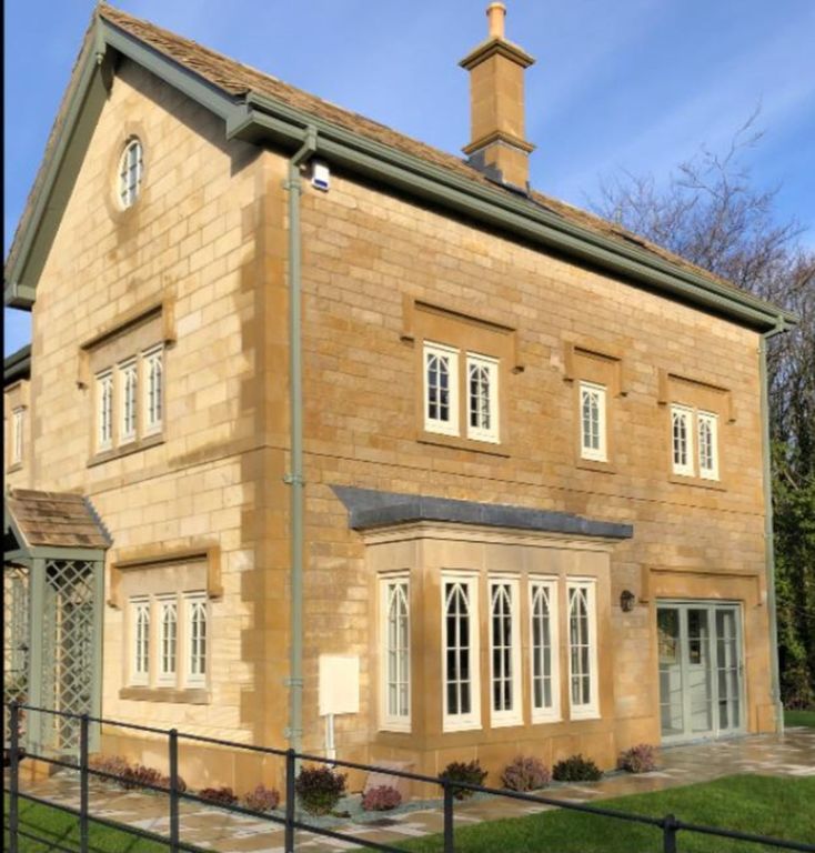 Property photo 1 of 2