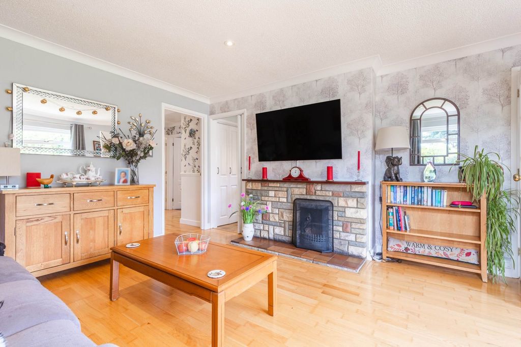 Property photo 3 of 28