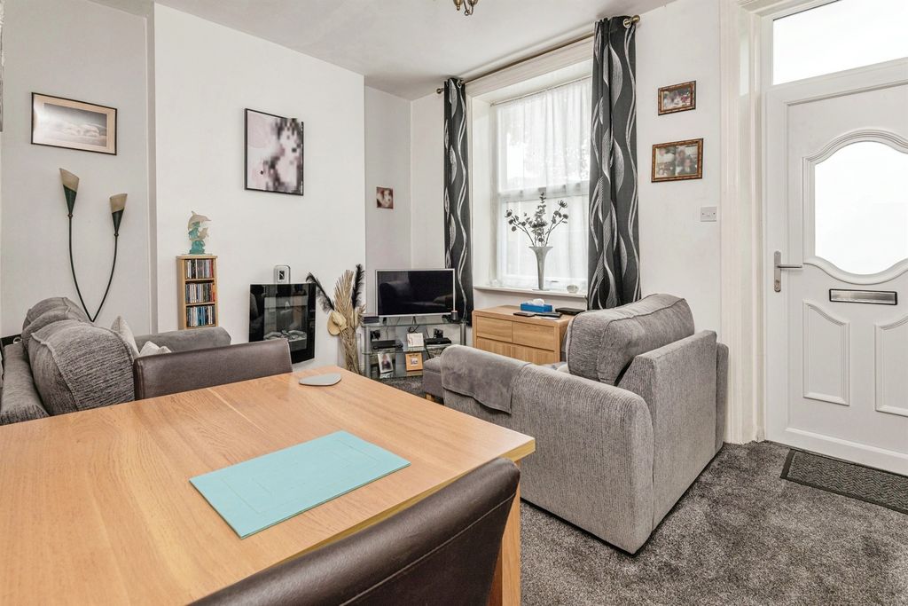Property photo 3 of 13