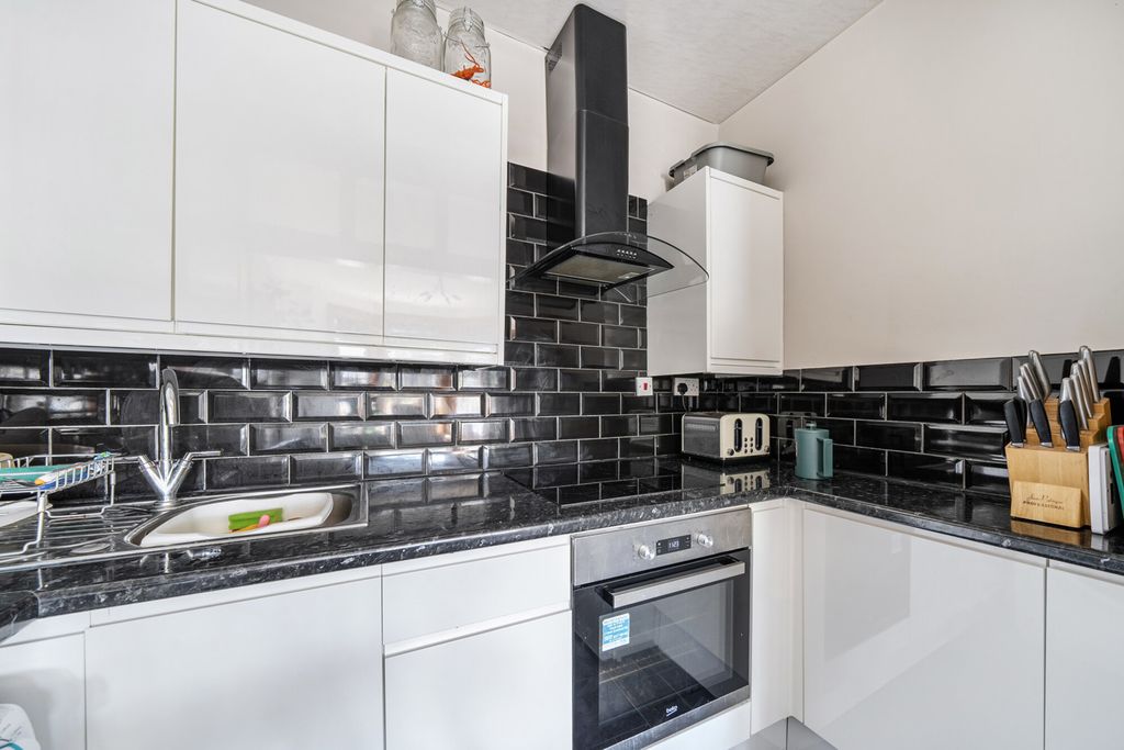 Property photo 3 of 11 1316444-10-6863Bf...