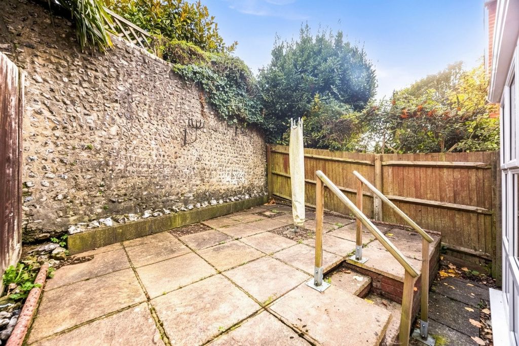 Property photo 2 of 26