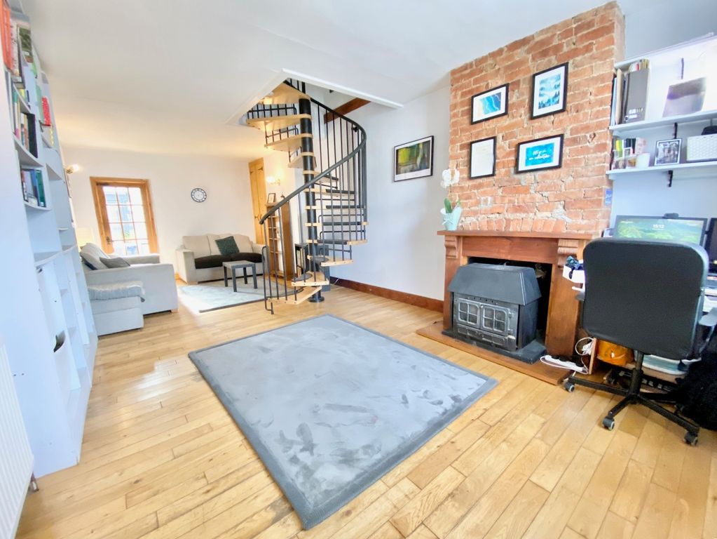 Property photo 2 of 19