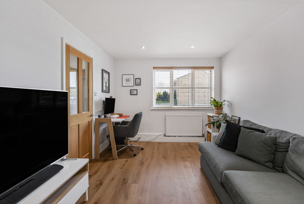 Property photo 3 of 18 Living Room