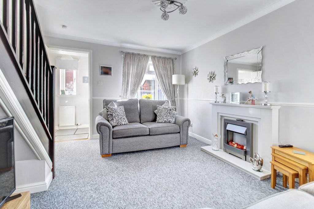 Property photo 3 of 20 Lounge