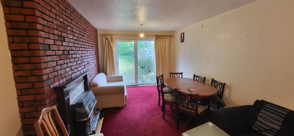Property photo 3 of 8 Gallery