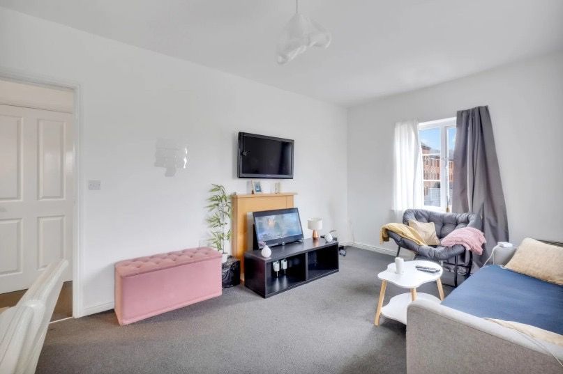 Property photo 2 of 11