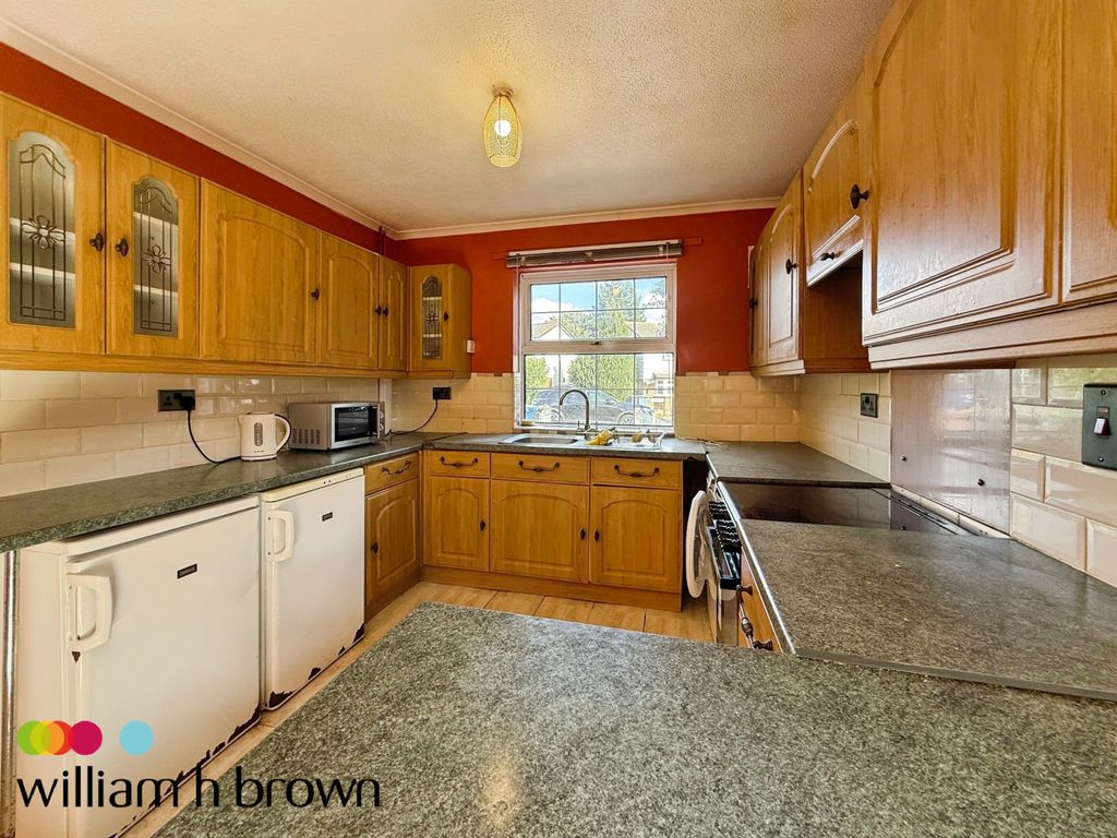 Property photo 3 of 14 Kitchen