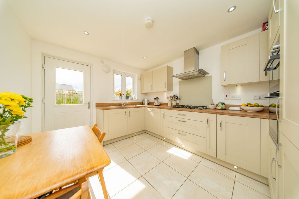 Property photo 3 of 30 Breakfasting Kitchen