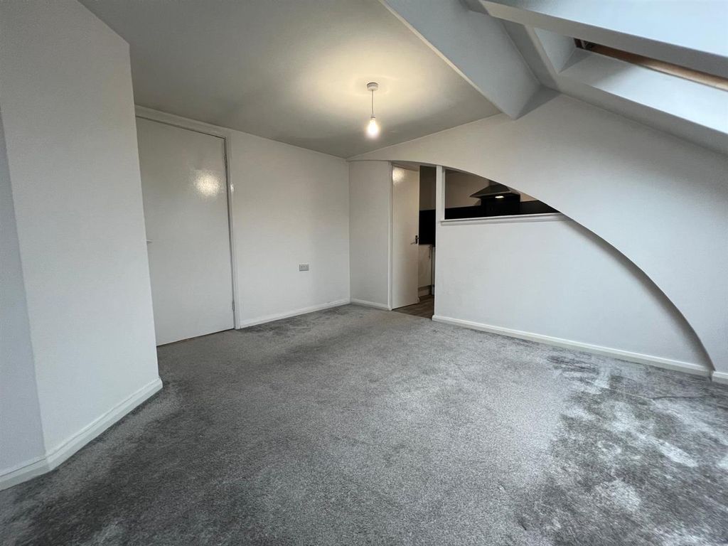 Property photo 3 of 6 Livingroom,.,.Jpg