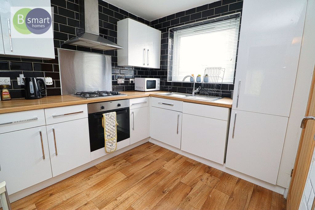 Property photo 2 of 14 Img_0378