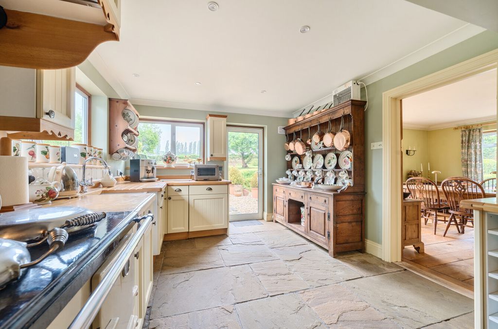 Property photo 3 of 22 1296312-4-6835E6d...
