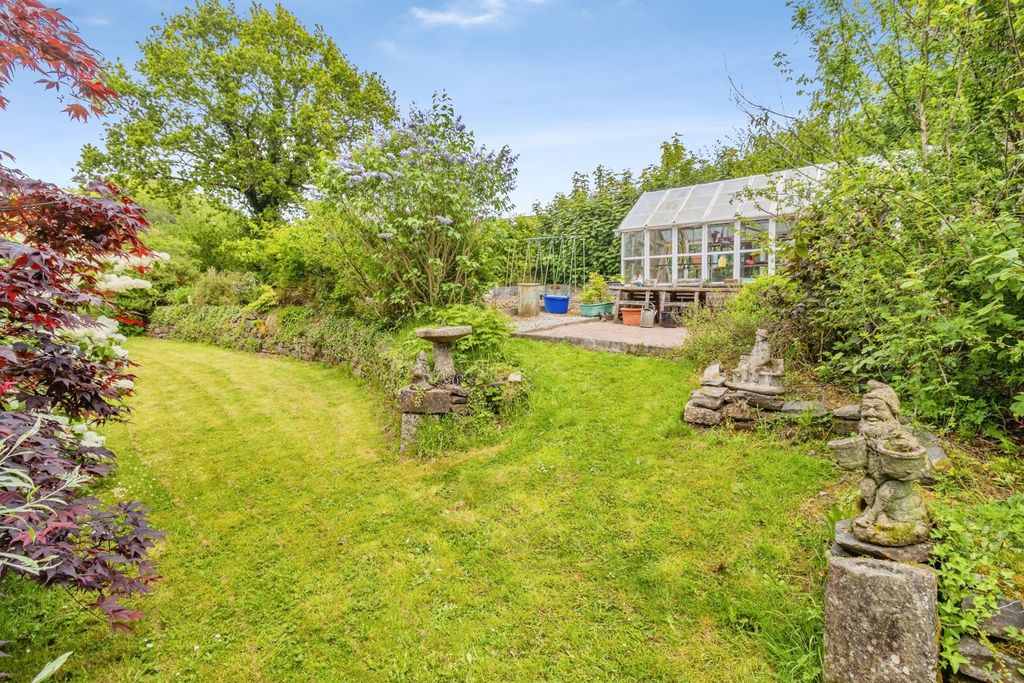 Property photo 2 of 31 Garden