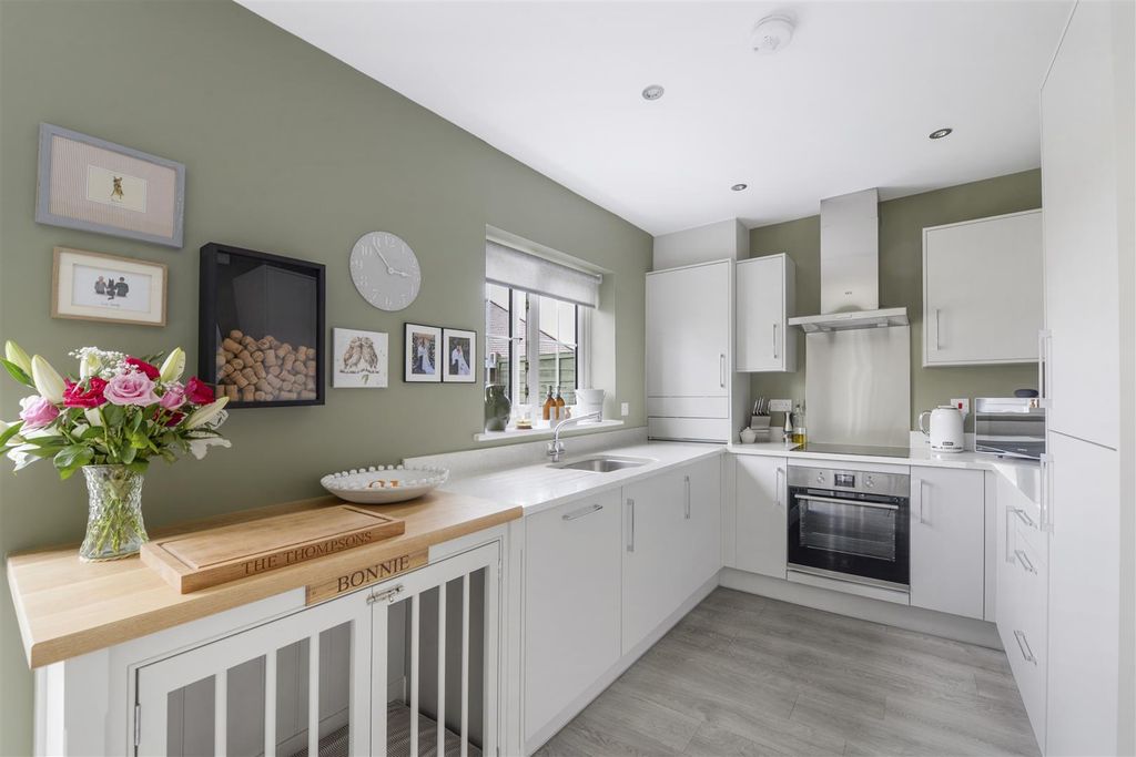 Property photo 3 of 19 10Roffe06.Jpg