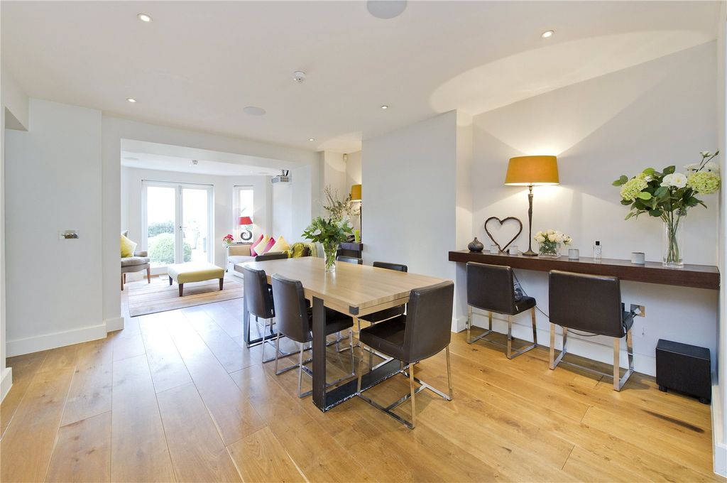 Property photo 3 of 12 Dining Space
