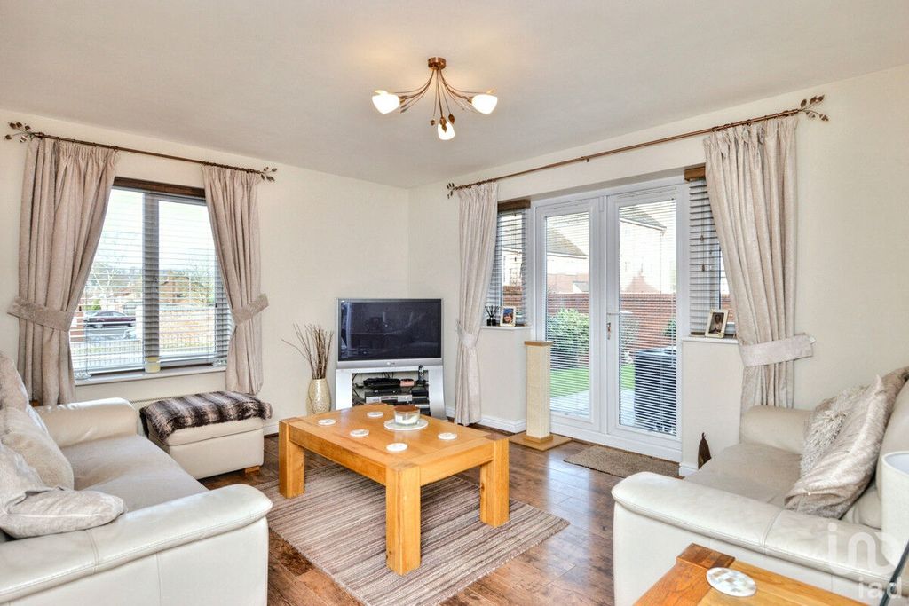 Property photo 3 of 27