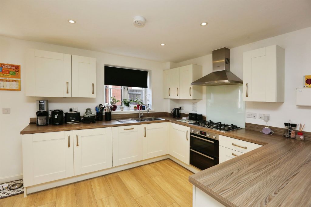 Property photo 2 of 30