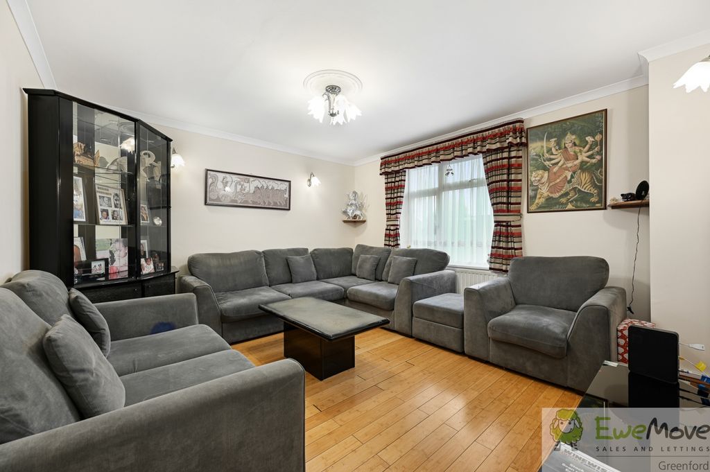 Property photo 2 of 13 Em - 153A Whitby Road - Reception1 (1)