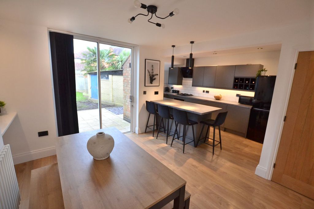 Property photo 2 of 25