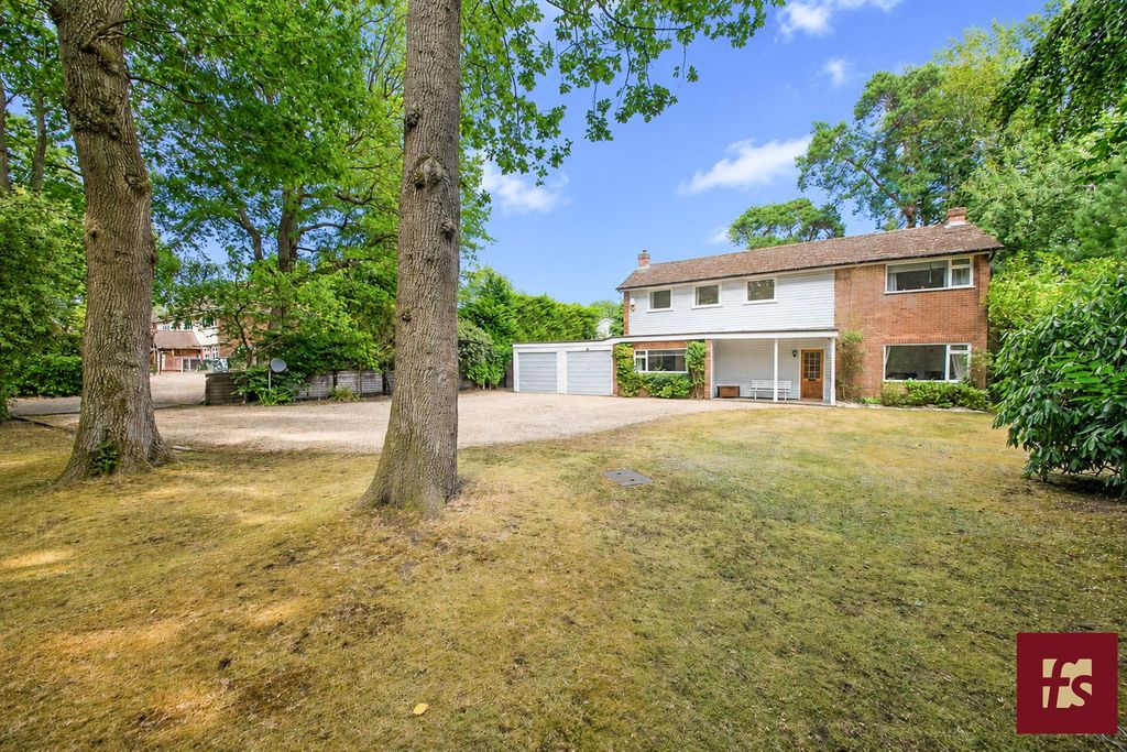 Property photo 2 of 27
