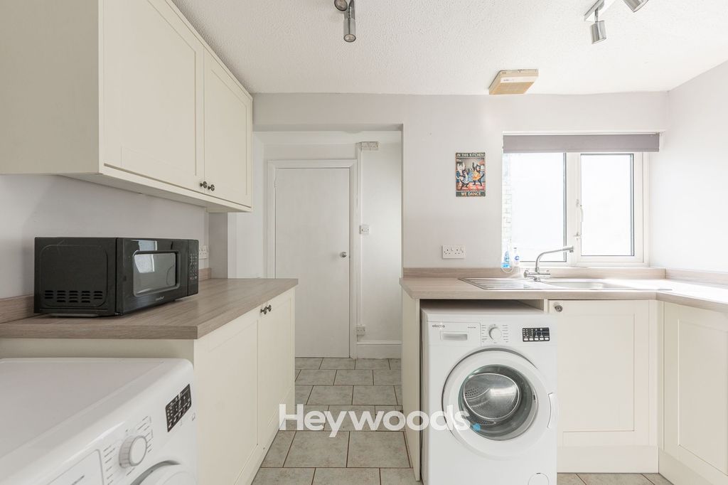 Property photo 2 of 25