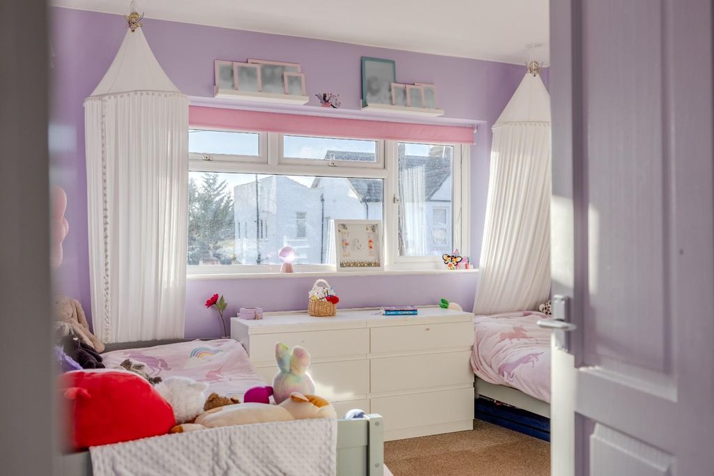 Property photo 3 of 20 Bedroom 1