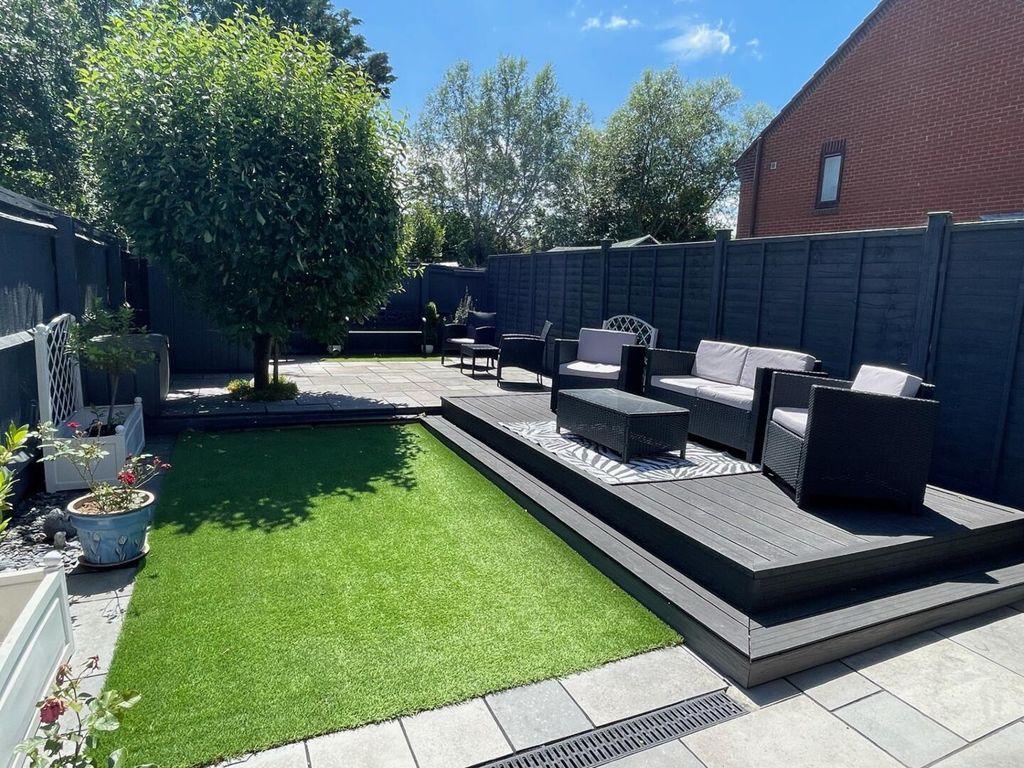 Property photo 2 of 15 Terrace / Patio