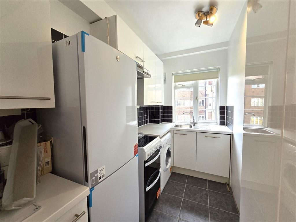 Property photo 2 of 6 Kitchen