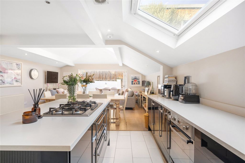 Property photo 3 of 25 Picture No. 11