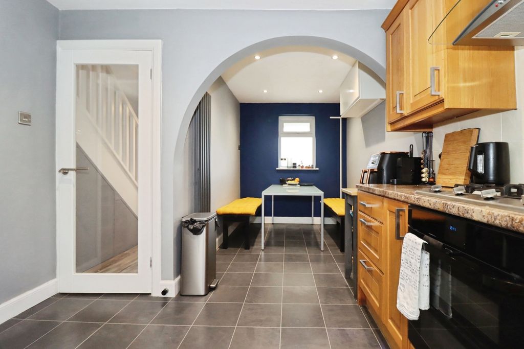 Property photo 2 of 16 Pbox-Img.Jpg