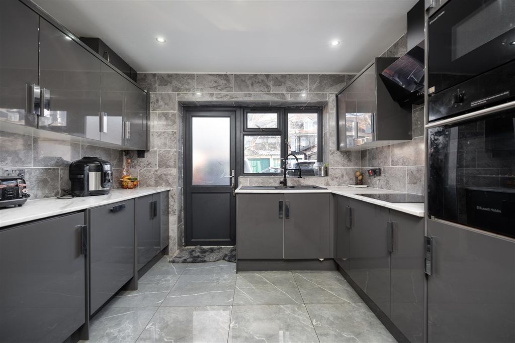 Property photo 2 of 20 Kitchen