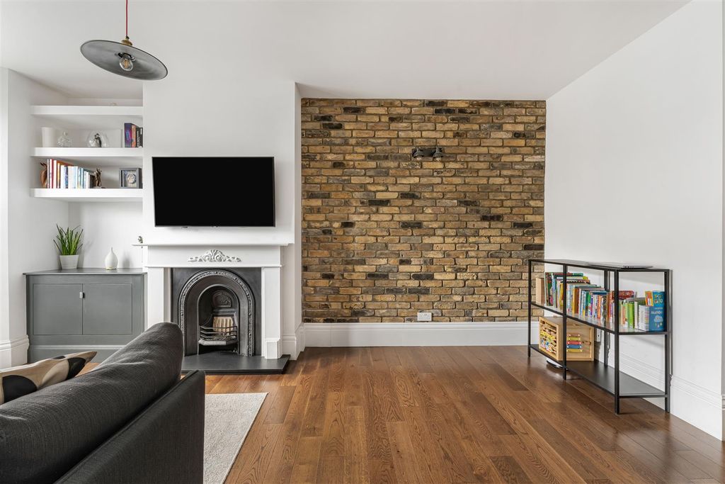 Property photo 2 of 25 12_72331.Jpg