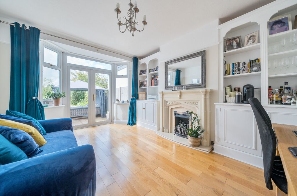Property photo 3 of 25 1348813-4-68Bed4F...