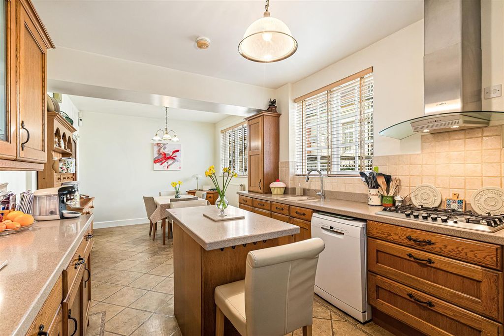 Property photo 3 of 35