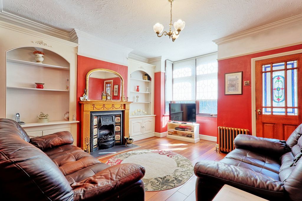 Property photo 2 of 27