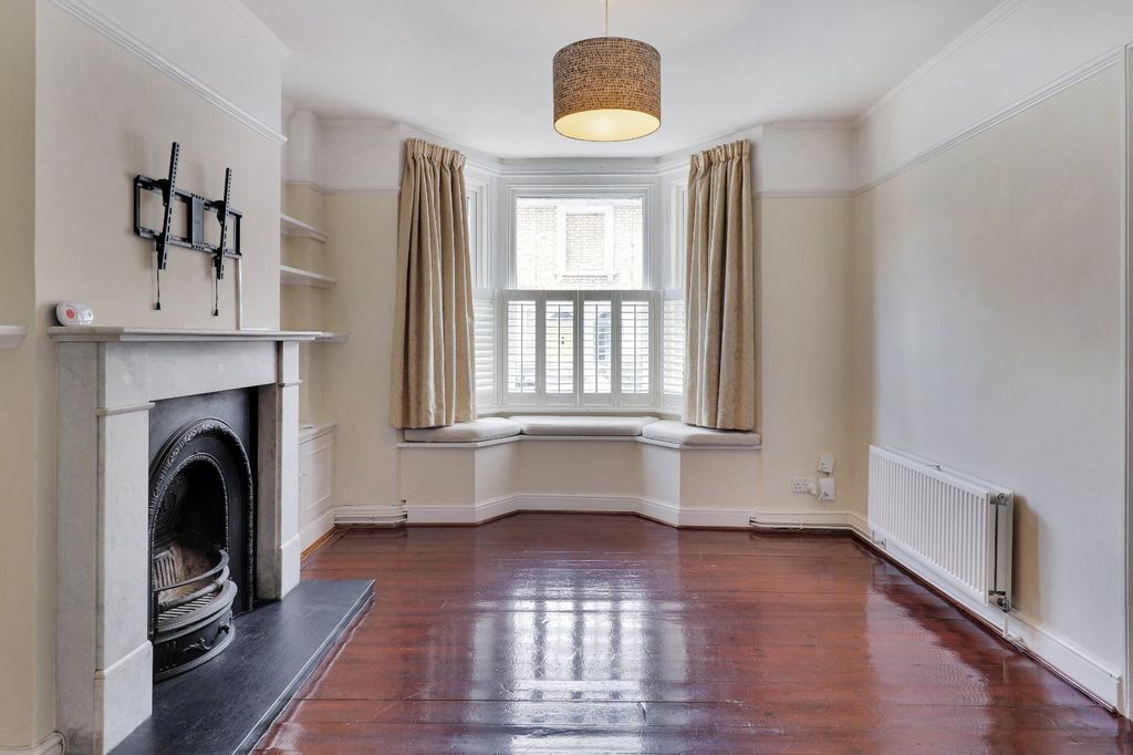 Property photo 3 of 15 Sitting Room