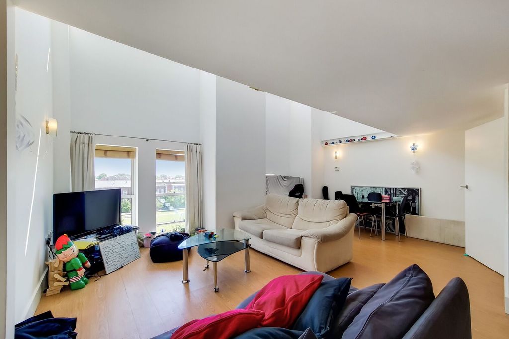 Property photo 1 of 18