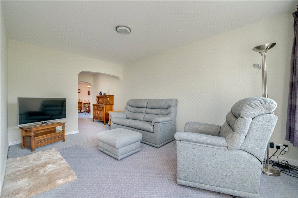 Property photo 3 of 13 Lounge