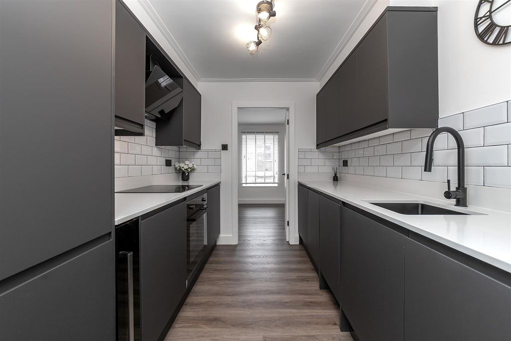 Property photo 3 of 14 17Malthousecourt-20.Jpg