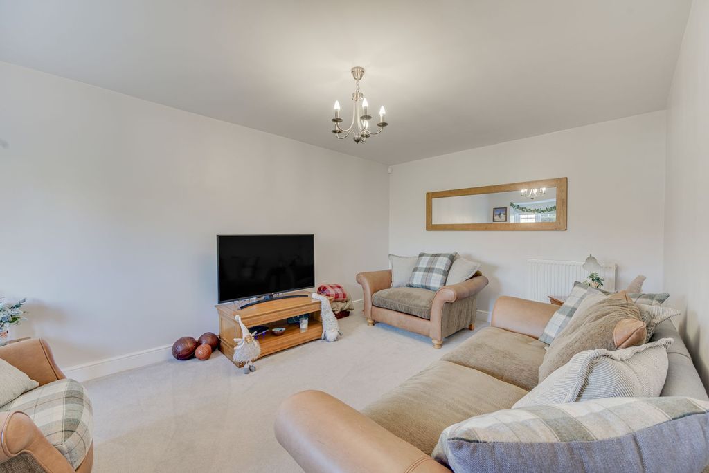 Property photo 3 of 37