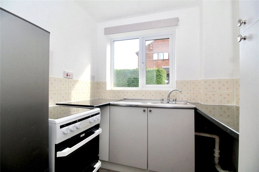 Property photo 2 of 6 Kitchen